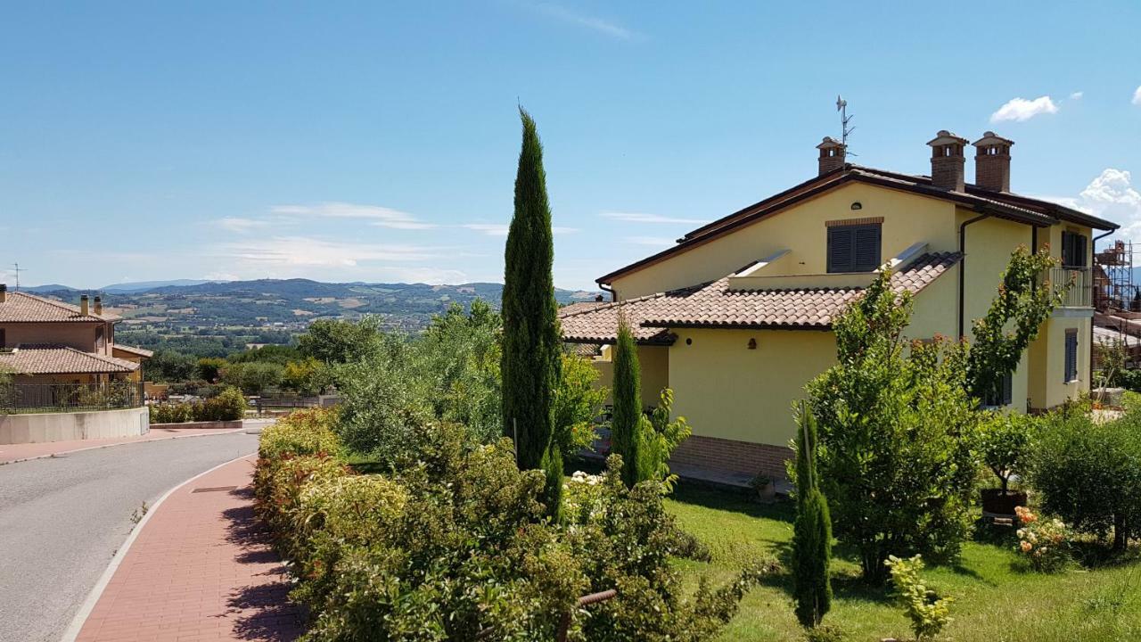 La Casa Di Marco E Lorella Fratta Todina Экстерьер фото